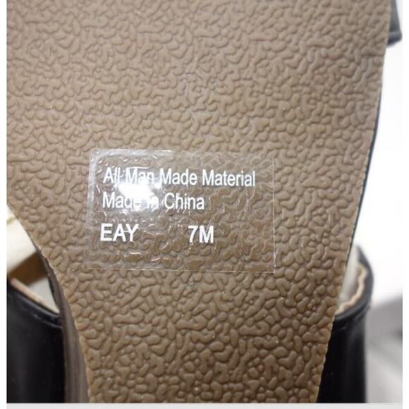 New in Box Comfort Corner BLACK Sandals Low Heel Women's 7 - Picture 9 of 10